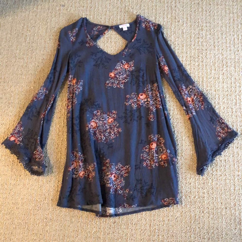 Flowy sleeved dress, only worn once.